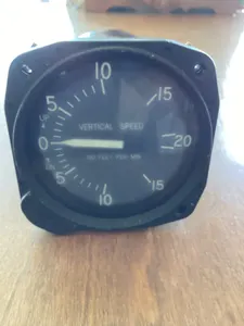 UNITED INSTRUMENTS VERTICAL SPEED INDICATOR P/N 7000-C32 CESSNA P/N C661080-0101
